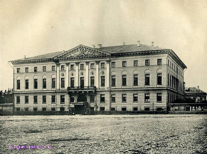 Здание генерал-губернатора Москвы на Тверской