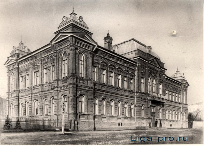 Здание фельдшерской школы Саратов