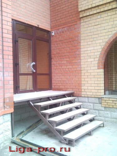 Крыльцо из металлического уголка Крыльцо из металлического уголка